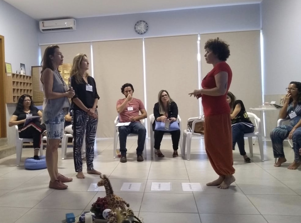 Prática de diálogo empático em grupo